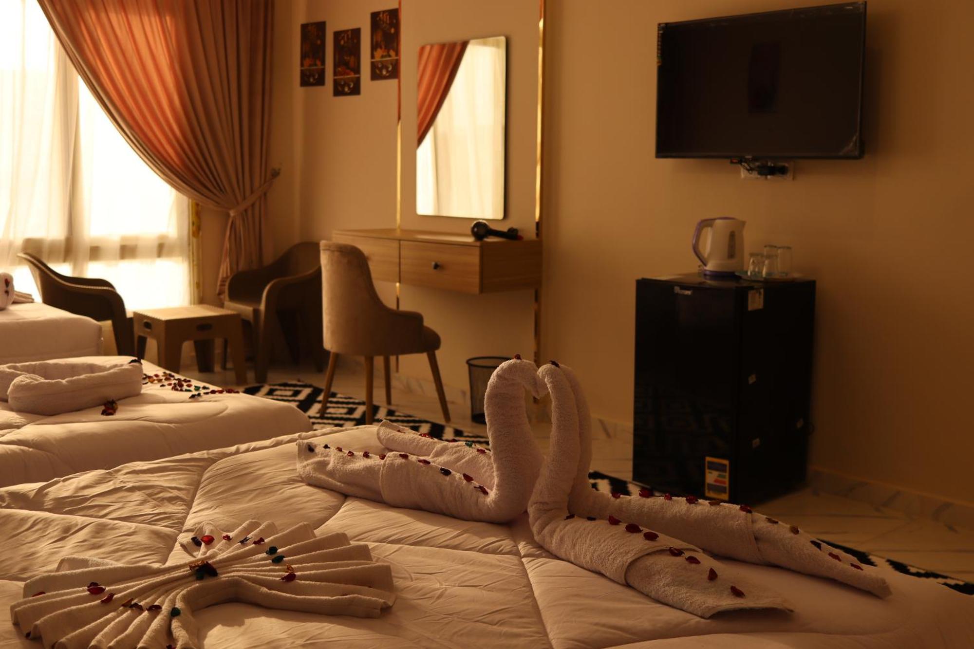 Energy Pyramids View Hostel Kafrat al Jabal Exterior photo